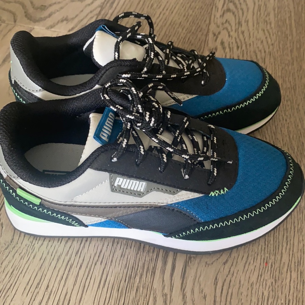 Never worn Puma sneakers